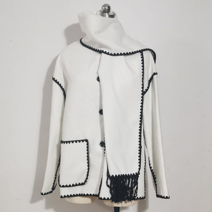 Manteau en laine avec écharpe
